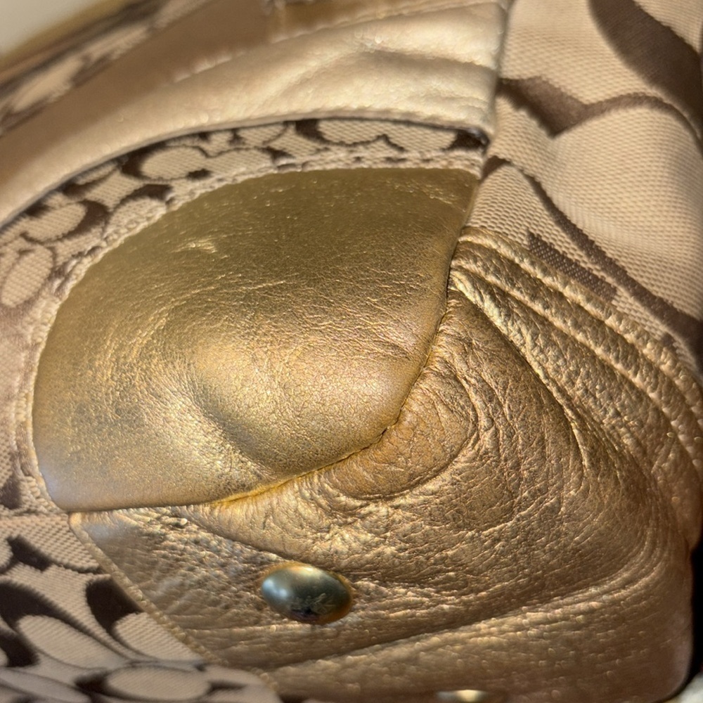 Coach Vintage Patchwork shoulder bag gold metallic leathers & monogram canvas - Picture 17 of 17